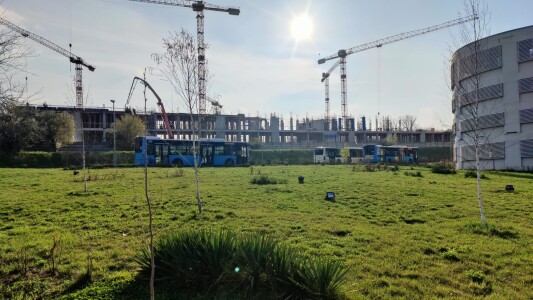 Misterioasa clădire construită de SRI, pe malul Lacului Străulești din ...